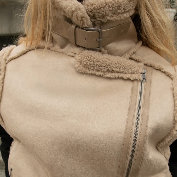 Sherpa Aviator Vest - Picture 2 of 5